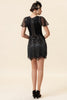 Laden Sie das Bild in den Galerie-Viewer, Schwarze Perlen Fransen Flapper Kleid mit 1920er Jahren Accessoires Set