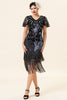 Laden Sie das Bild in den Galerie-Viewer, Gatsby Kleid mit schwarzen Pailletten Fransen und 20er Jahre Accessoires Set