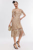 Laden Sie das Bild in den Galerie-Viewer, Champagner Kalte Schulter Fransen Gatsby Kleid aus den 1920er Jahren mit 20er Jahre Accessoires