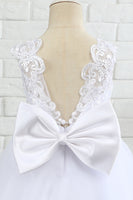 Laden Sie das Bild in den Galerie-Viewer, Weißes ärmelloses Blumenmädchenkleid mit Schleife