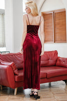Laden Sie das Bild in den Galerie-Viewer, Burgundy Abendkleid aus Samt