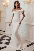 Laden Sie das Bild in den Galerie-Viewer, Eine Schulter Meerjungfrau Burgundy Ballkleid