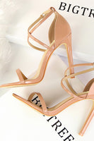 Laden Sie das Bild in den Galerie-Viewer, Schwarze Stiletto Sandalen