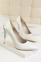 Laden Sie das Bild in den Galerie-Viewer, Burgunder flacher Metall Stiletto Absätze