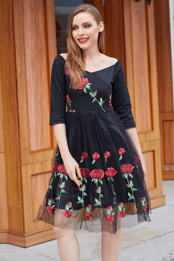Schwarzes V-Ausschnitt Vintage Kleid mit Rosenstickerei