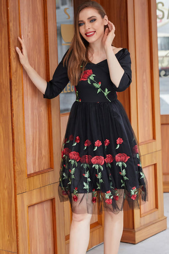 Schwarzes V-Ausschnitt Vintage Kleid mit Rosenstickerei