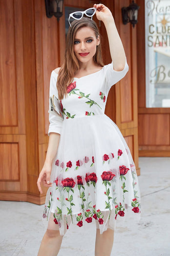 Weißes V-Ausschnitt Vintage Kleid mit Rosenstickerei