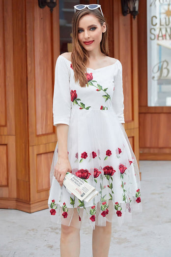Weißes V-Ausschnitt Vintage Kleid mit Rosenstickerei