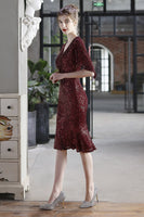 Laden Sie das Bild in den Galerie-Viewer, Burgund Midi Pailletten Partykleid