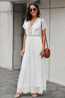 Laden Sie das Bild in den Galerie-Viewer, V-Ausschnitt Langes Weißes Spitzenkleid