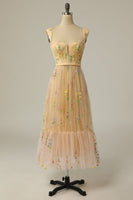 Laden Sie das Bild in den Galerie-Viewer, A-Linie Herzausschnitt Champagner Langes Ballkleid mit Stickerei