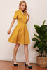 Laden Sie das Bild in den Galerie-Viewer, Revers Gelben 1950er Jahre Kleid