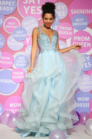 Laden Sie das Bild in den Galerie-Viewer, A-Linie Tiefer V Ausschnitt Hellblau langes Ballkleid mit Applikationen