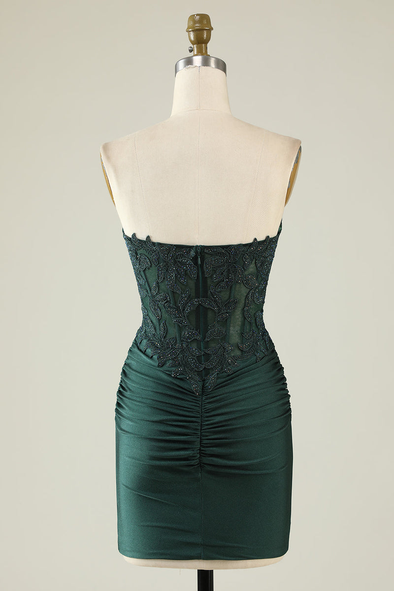 Laden Sie das Bild in den Galerie-Viewer, Trendiges trägerloses dunkelgrünes kurzes Cocktailkleid mit Perlen