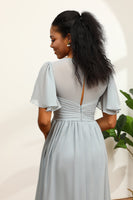 Laden Sie das Bild in den Galerie-Viewer, Graues Chiffon A-Linie Brautjungfernkleid mit V-Ausschnitt