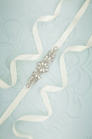 Laden Sie das Bild in den Galerie-Viewer, Rhinestone Bridal Sash - ZAPAKA