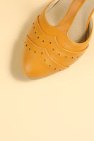 Laden Sie das Bild in den Galerie-Viewer, Schwarze spitze Lederfersen