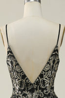 Laden Sie das Bild in den Galerie-Viewer, Schwarzes goldenes Spaghettiträger langes Ballkleid